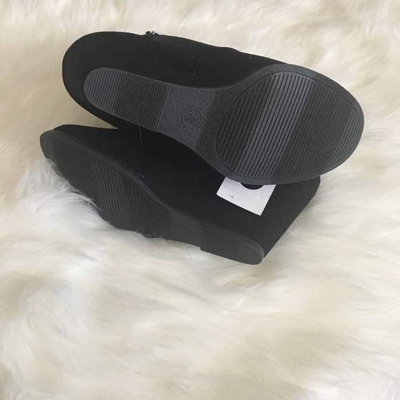 Universal Thread Ladies Boots - Picture 2 of 4